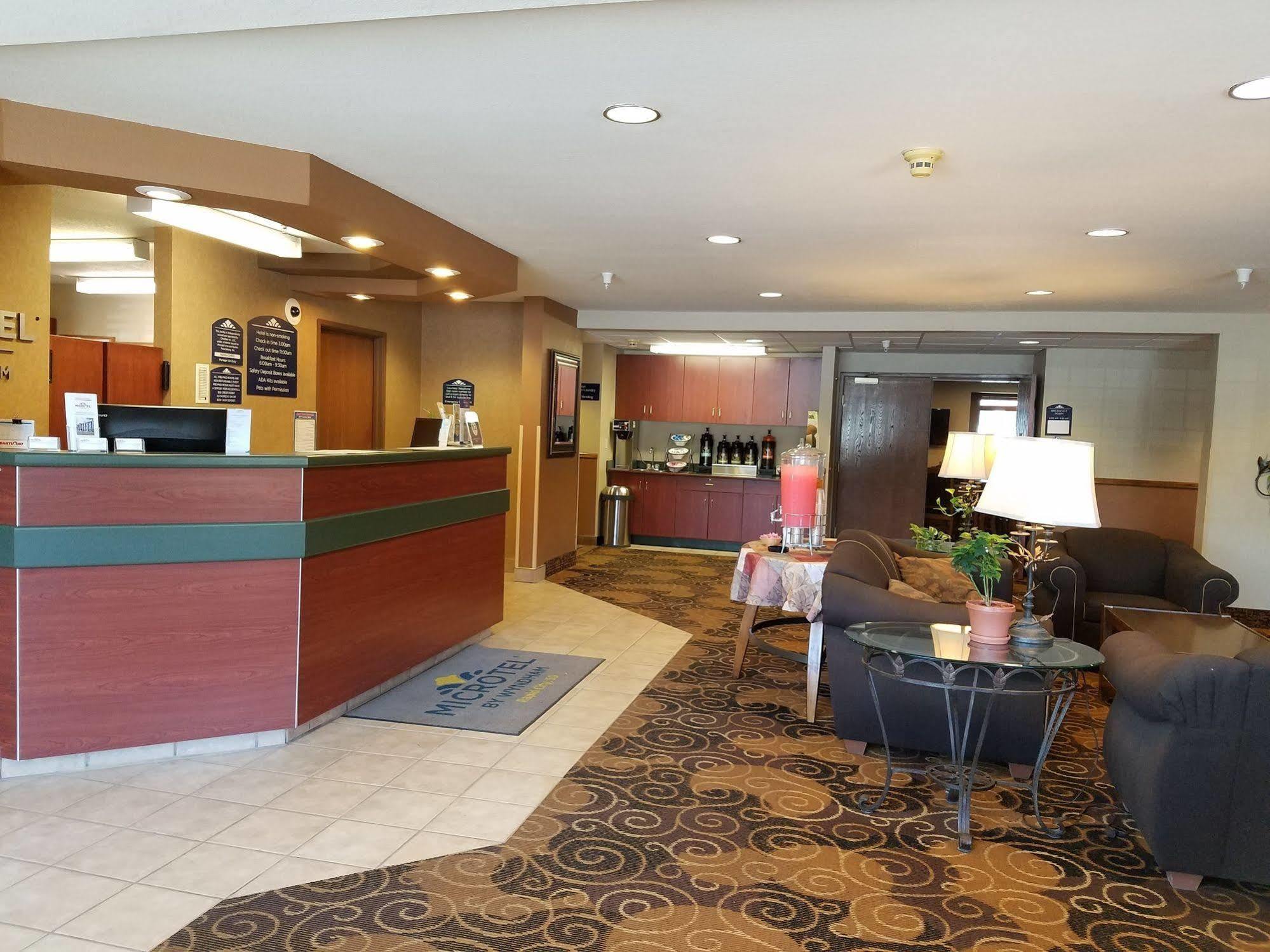 Microtel Inn & Suites By Wyndham Rapid City Buitenkant foto