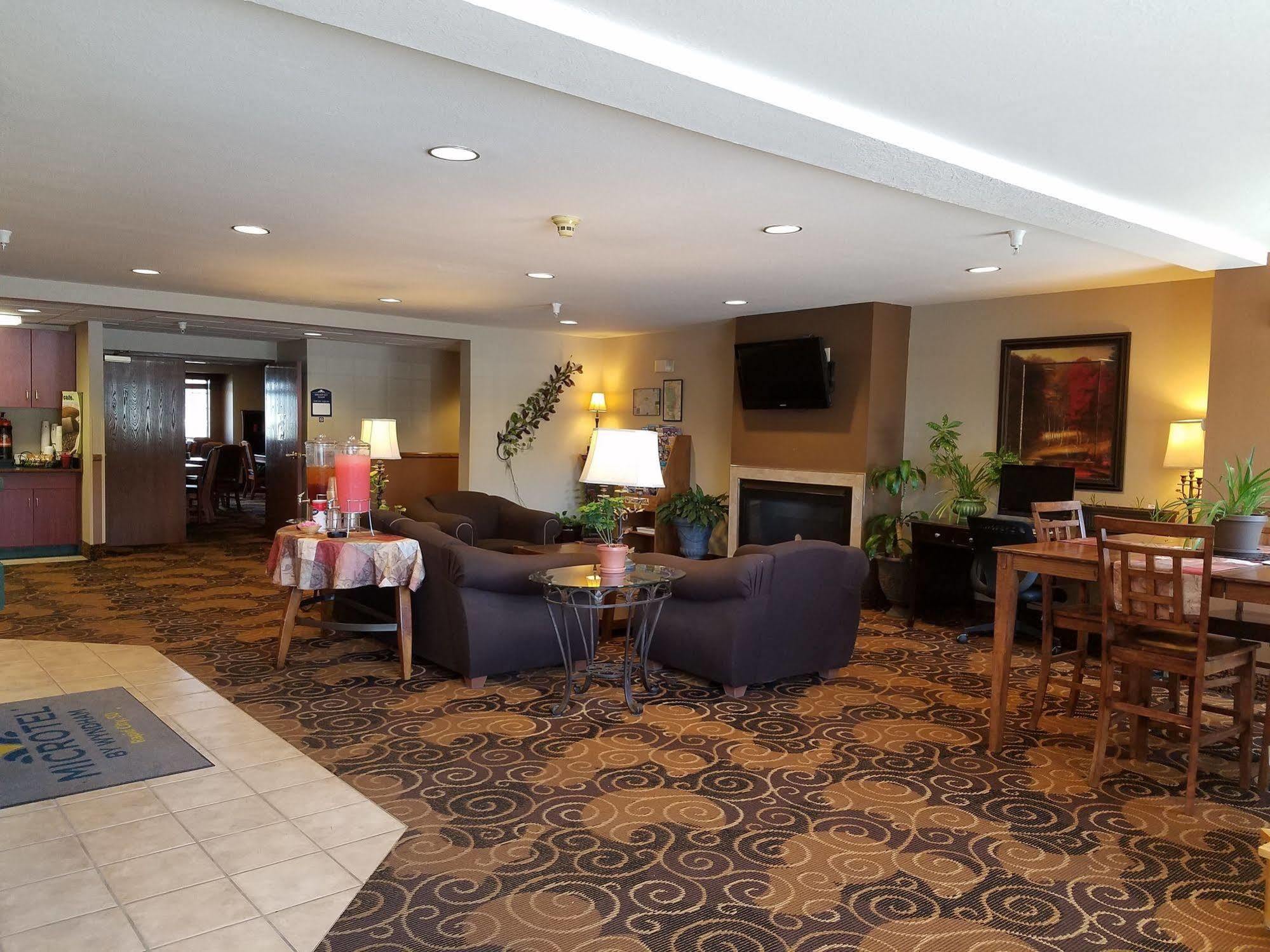 Microtel Inn & Suites By Wyndham Rapid City Buitenkant foto
